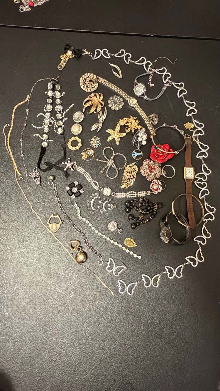 Mixed  Broken Vintage Jewelry Lot
